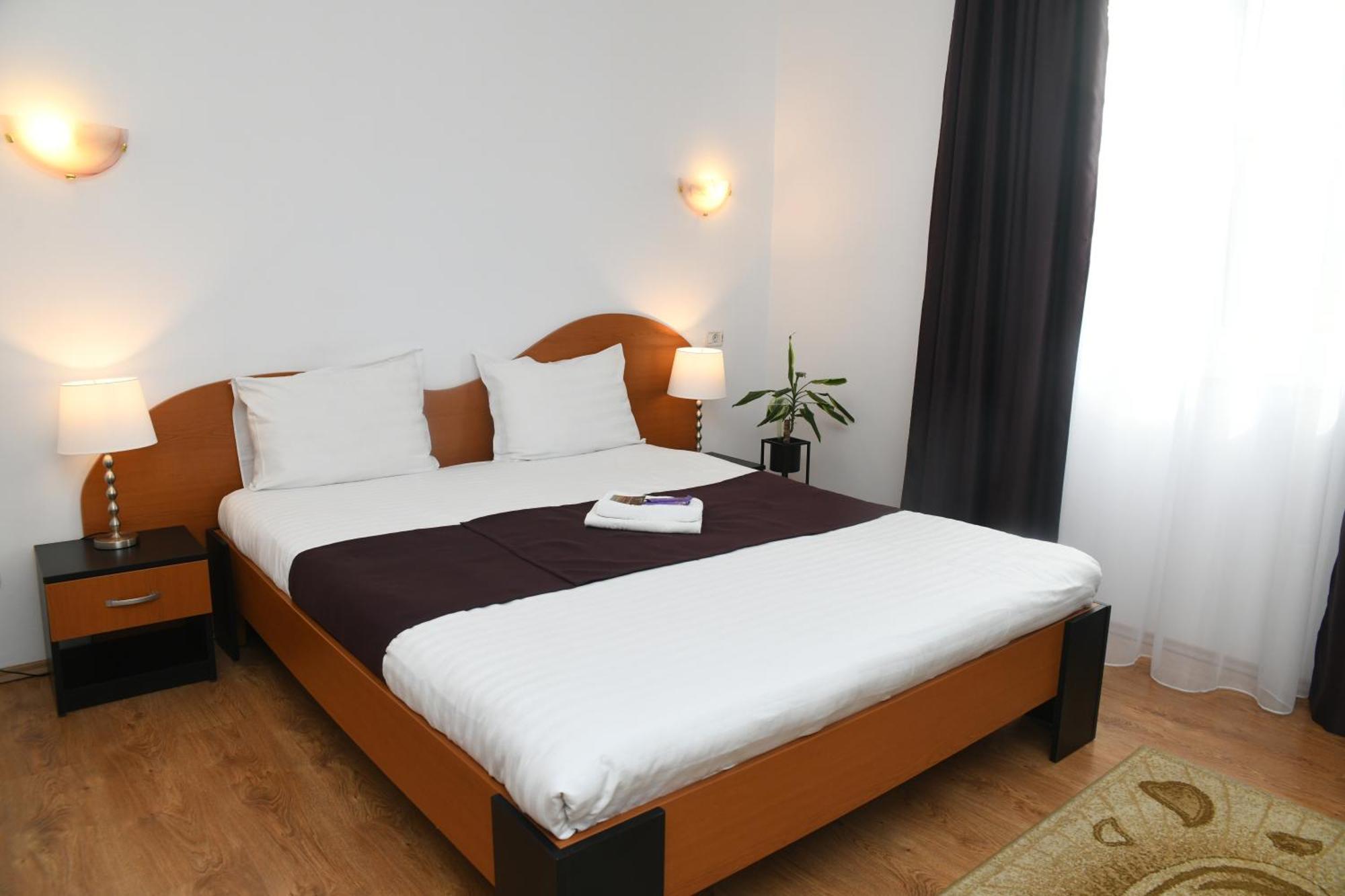 Pension Delia Gardens ทิมิชัวรา ภายนอก รูปภาพ