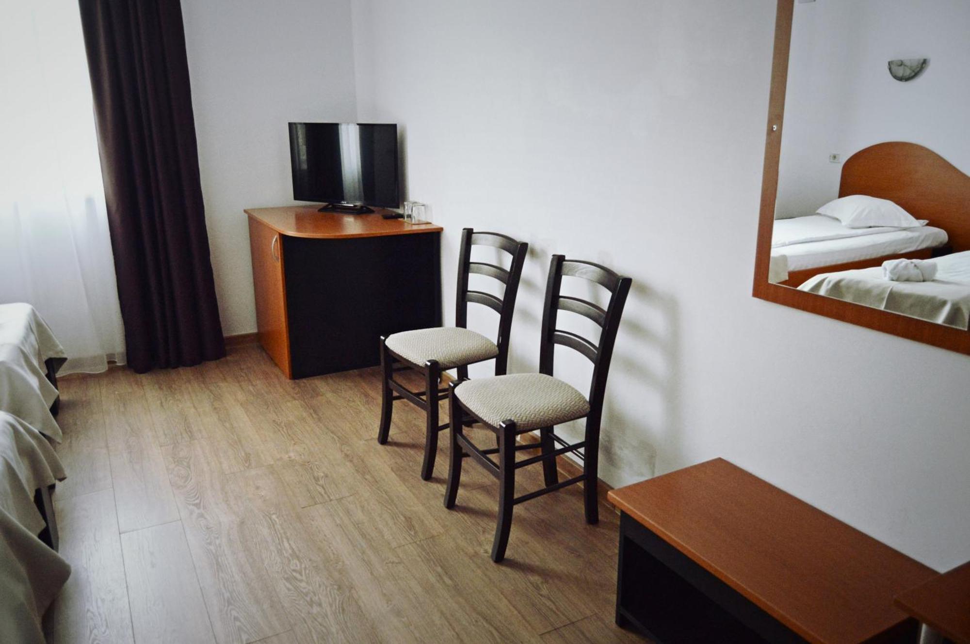 Pension Delia Gardens ทิมิชัวรา ภายนอก รูปภาพ