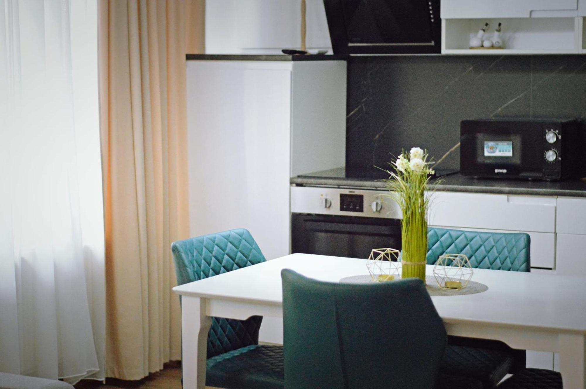 Pension Delia Gardens ทิมิชัวรา ภายนอก รูปภาพ