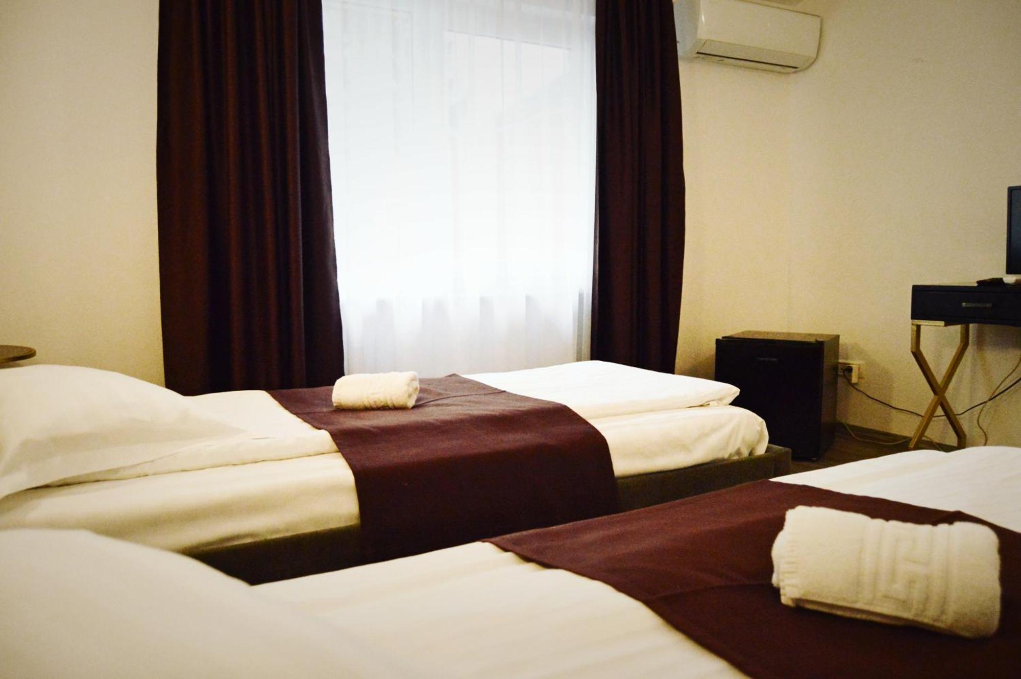 Pension Delia Gardens ทิมิชัวรา ภายนอก รูปภาพ