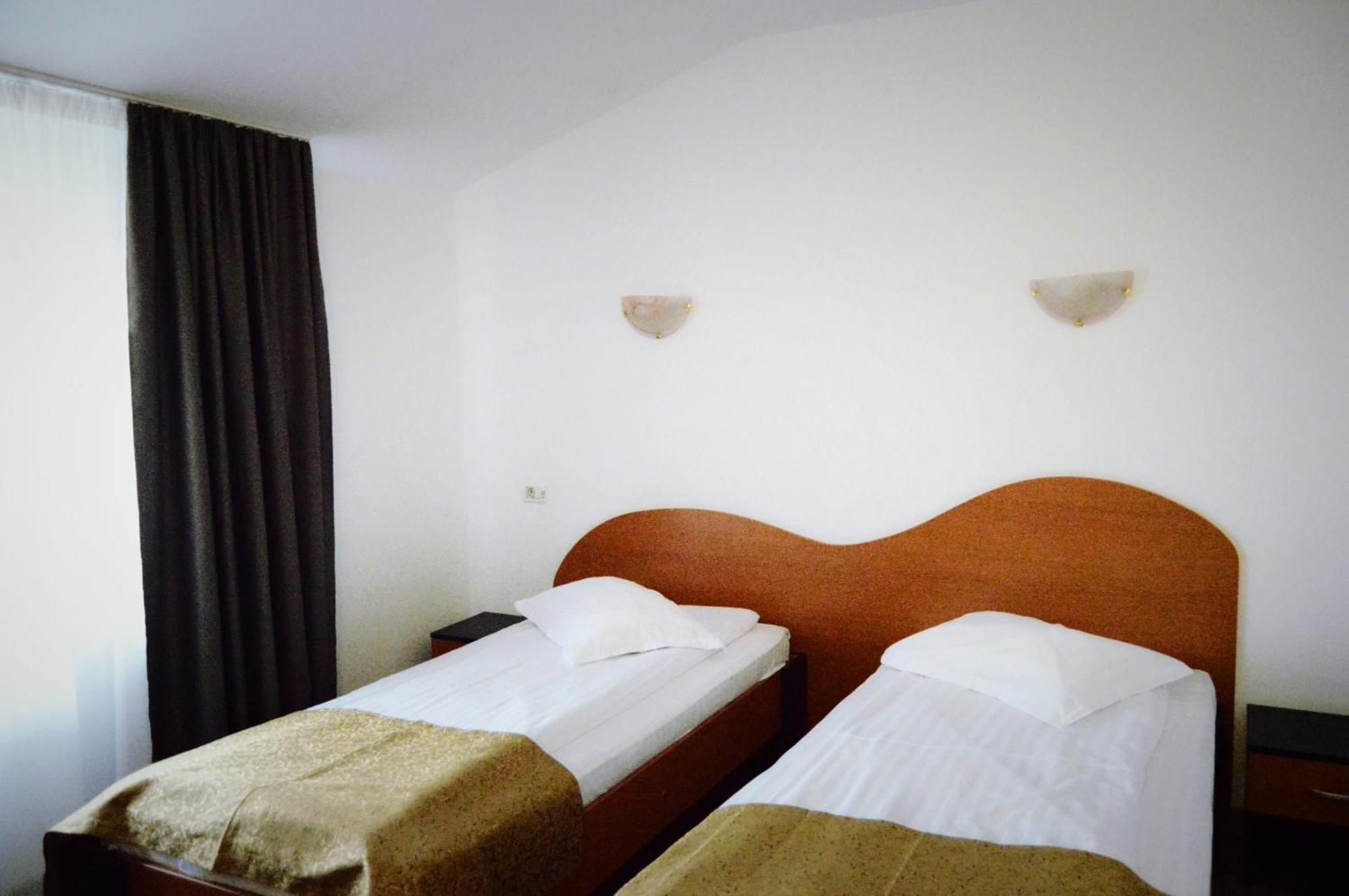 Pension Delia Gardens ทิมิชัวรา ภายนอก รูปภาพ