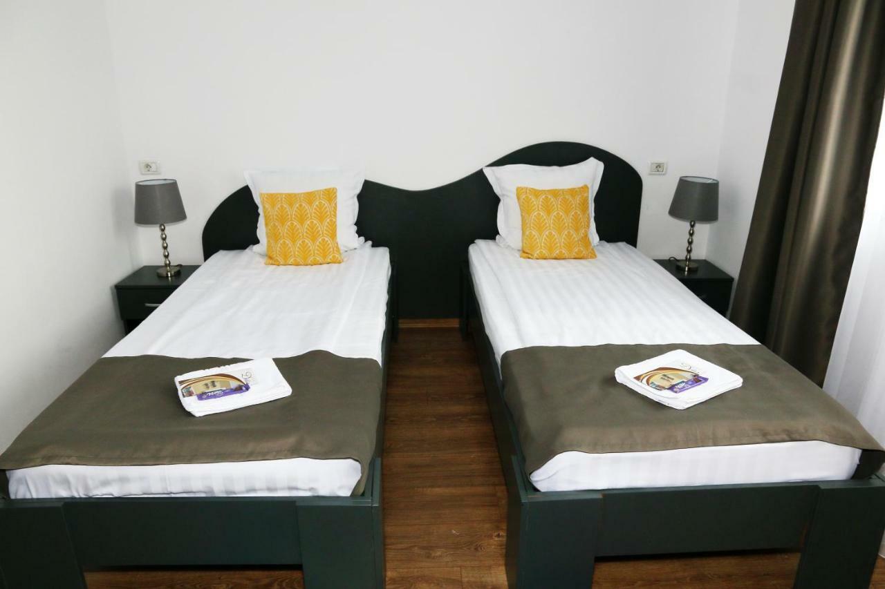 Pension Delia Gardens ทิมิชัวรา ภายนอก รูปภาพ