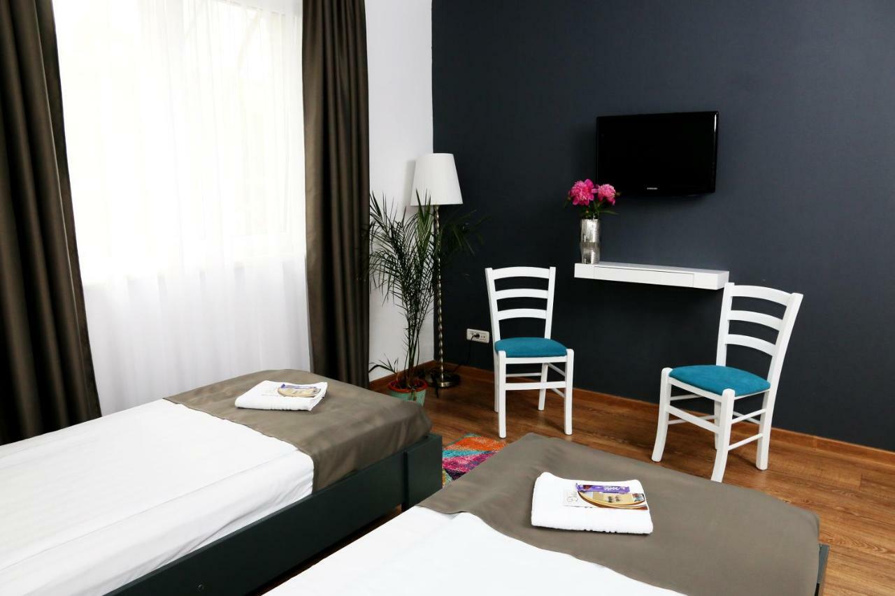 Pension Delia Gardens ทิมิชัวรา ภายนอก รูปภาพ