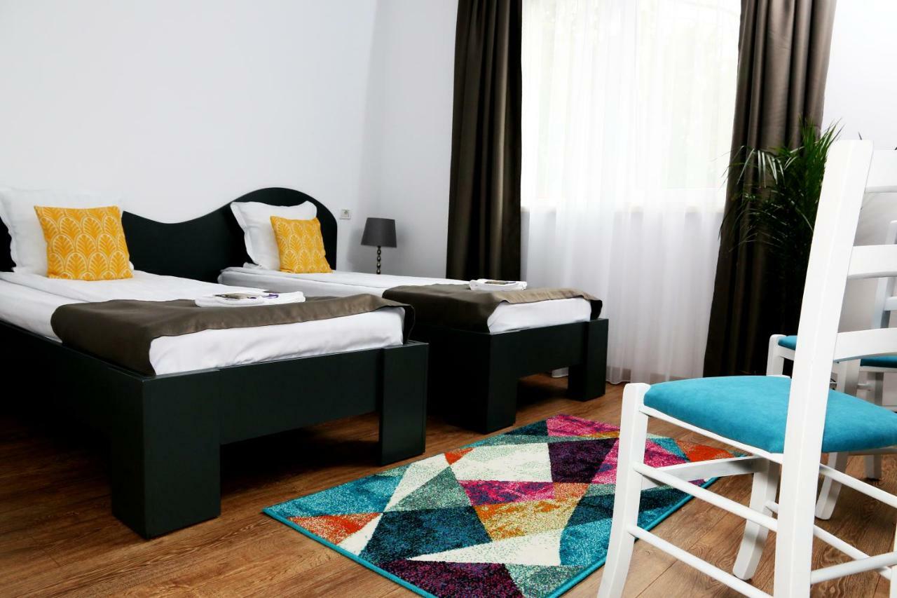 Pension Delia Gardens ทิมิชัวรา ภายนอก รูปภาพ