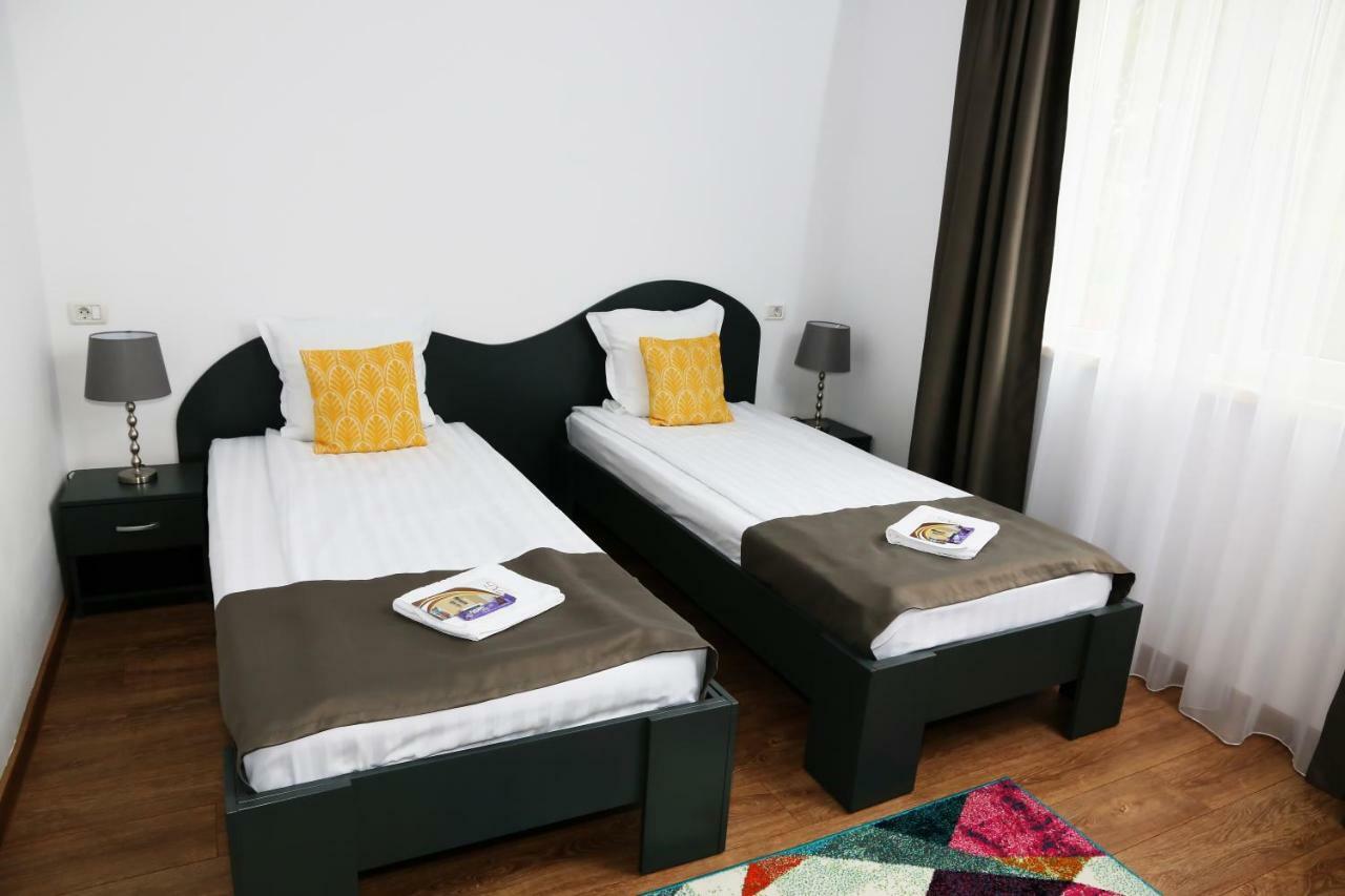 Pension Delia Gardens ทิมิชัวรา ภายนอก รูปภาพ