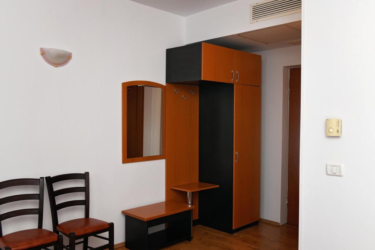 Pension Delia Gardens ทิมิชัวรา ภายนอก รูปภาพ